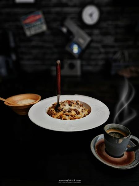 Ragù Napoletano – historia, tradycja i różnice względem Bolognese