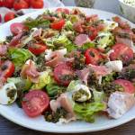 Sałatka z szynką i pesto