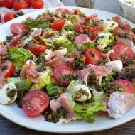 Sałatka z szynką i pesto