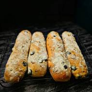 Bruschetta z filoncino rustico, pomidorami i stracciatellą