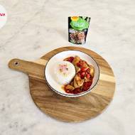 Kurczak teriyaki z papryką czerwoną, cebulą dymką i ryżem białym