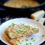 Omlet z tuńczykiem, szczypiorkiem i parmezanem