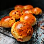 Burger na brioche z bekonem i mozzarellą