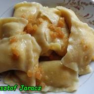Pierogi polskie (ruskie) krok po kroku – tradycyjne ciasto, klasyczny farsz i sekrety idealnego lepienia.