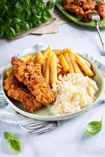 Chrupiące stripsy z kurczaka w stylu KFC