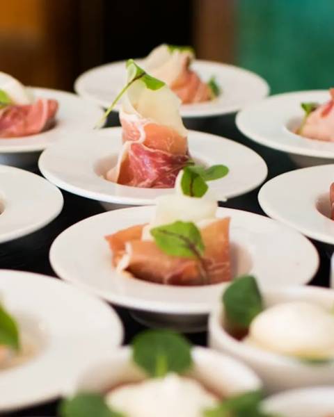 Organizujesz przyjęcie firmowe? Zobacz, jakie finger food warto wybrać