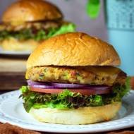 Burger drobiowy z warzywami