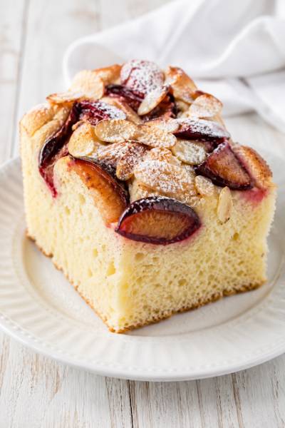 Ciasto drożdżowe ze śliwkami