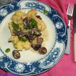 Pieczarki z kluskami w winnym sosie