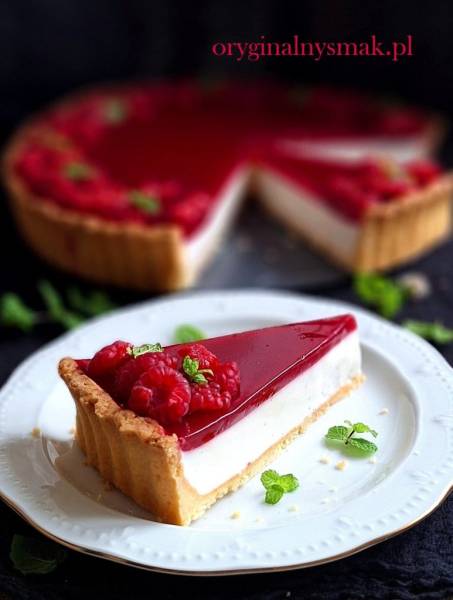 Tarta z panna cottą i malinami