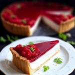 Tarta z panna cottą i malinami