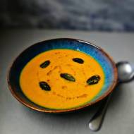 Vellutata di zucca – włoska zupa krem z dyni, szałwią i Parmigiano Reggiano