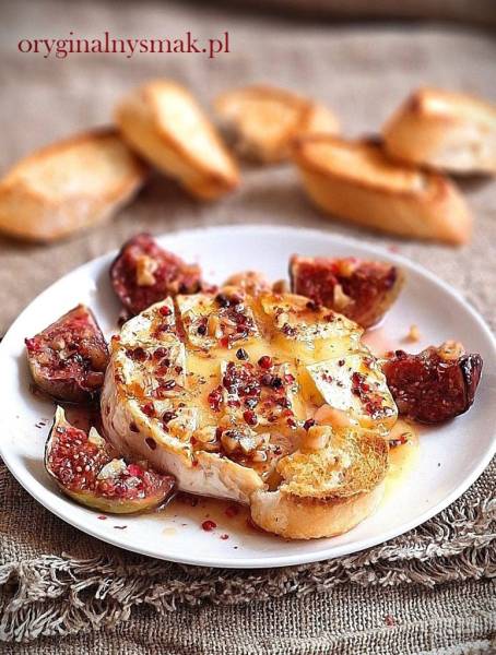 Zapiekany camembert z figami