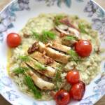 Risotto z kurkami, cukinią i koprem oraz smażonym kurczakiem