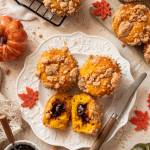 Muffiny dyniowe z powidłami śliwkowymi i kruszonką