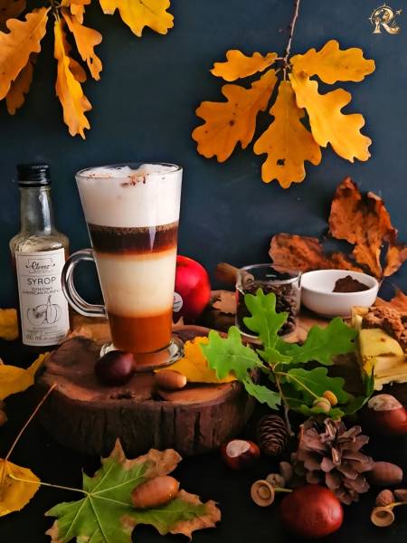 Jesienne latte dyniowe z Eterno. Kawa, która znalazła tartę
